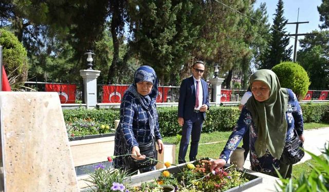 Kepez’de bayram öncesi şehit aileleri unutulmadı