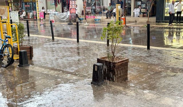 Kızıltepe’de yaz yağmuru etkili oldu