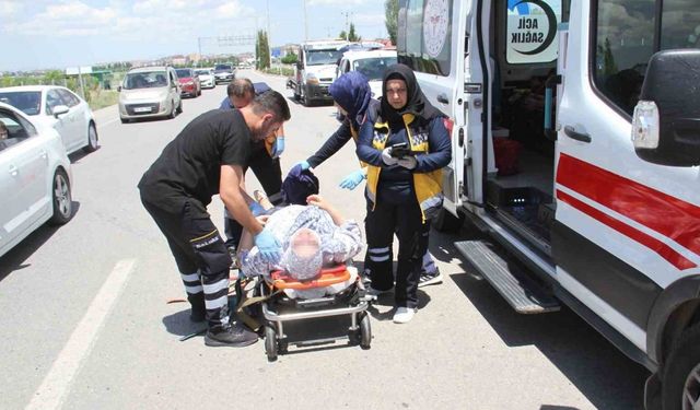 Konya’da 4 kişinin yaralandığı zincirleme kazada, ağlayan çocukları polis ve vatandaşlar sakinleştirdi