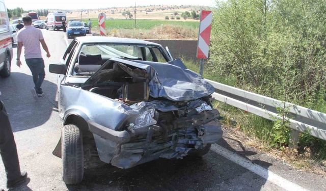 Konya’da süt kamyoneti ile otomobil çarpıştı: 4 yaralı