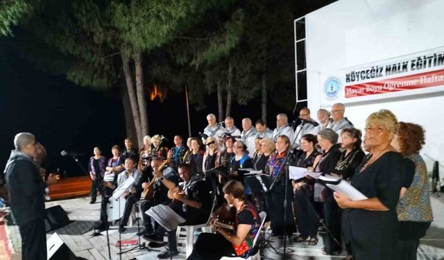 Köyceğiz’de Türk Halk Müziği konseri izleyenlerden tam not aldı