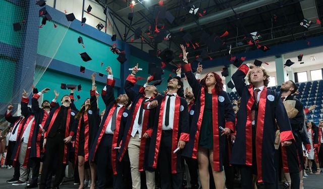 KSBÜ Tıp Fakültesi’nden 173 öğrenci mezun oldu