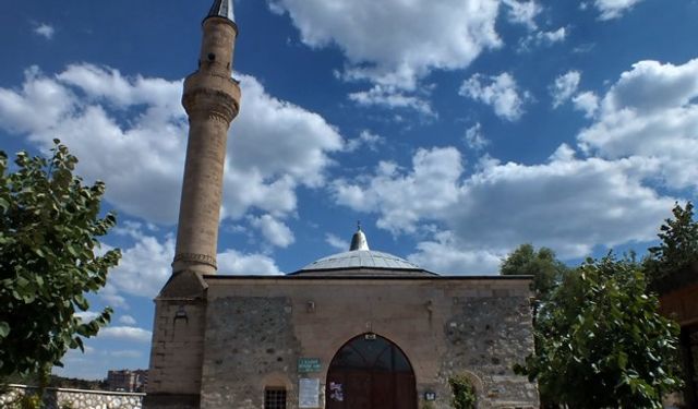 Kütahya’da Alaaddin Keykubat Camii’nin bakımsızlığı üzüyor