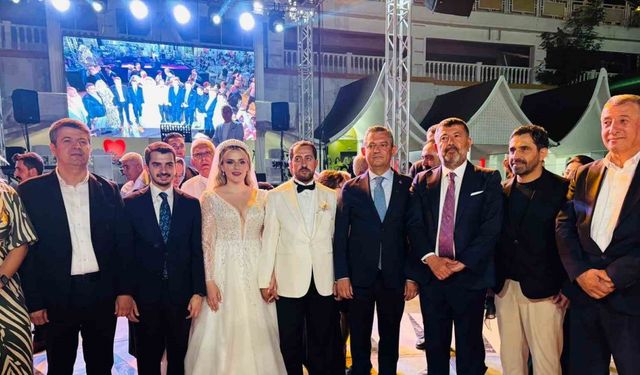 Malatya’da siyaset dünyasını buluşturan düğün