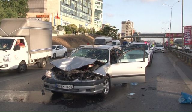 Maltepe’de kaza yapan araç sürücüsü olay yerinden kaçtı