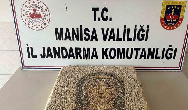 Manisa’da Geç Roma Dönemi’ne ait mozaik ele geçirilerek müzeye teslim edildi