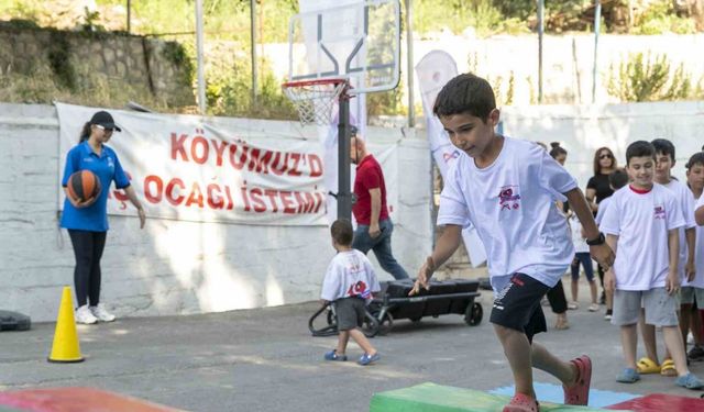 Mersin’de çocuklar ’Sporbüs’ ile sporla buluşuyor