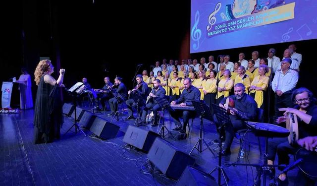 Mersin’deki emeklilerden ’Yaz Nağmeleri’ konseri