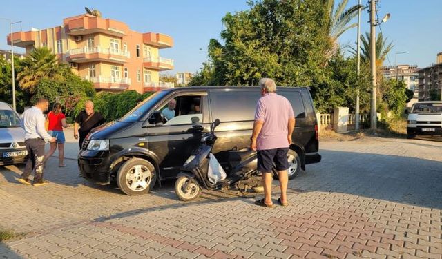 Minibüs ile motosiklet çapıştı: 1 yaralı