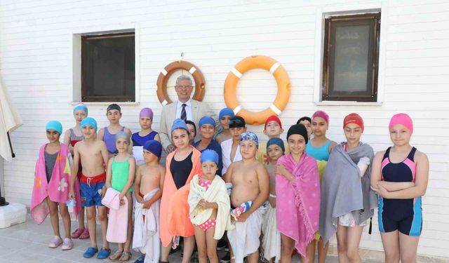 Mudanya Belediyesi Yüzme Havuzunda yaz sezonu başladı