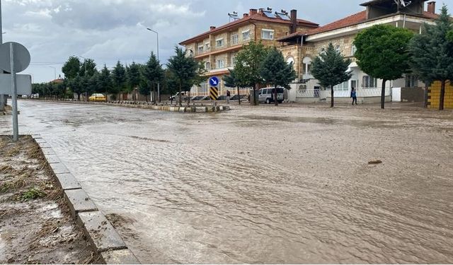 Nevşehir’de sağanak sele neden oldu, tarım arazileri sular altında kaldı