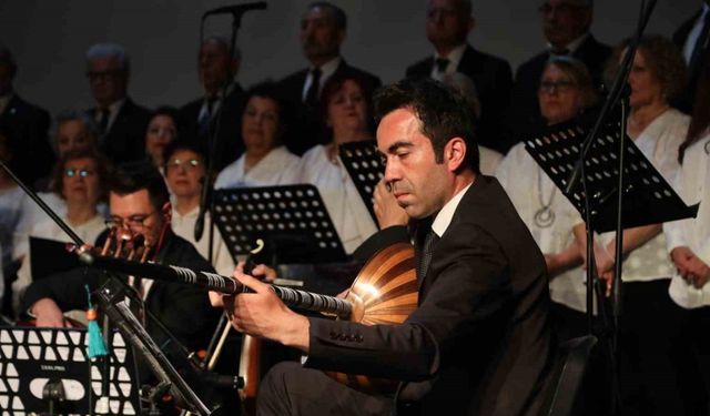 Odunpazarı Belediyesi Türk Müziği Korosu dinleyenleri mest etti
