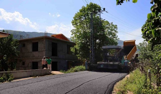 Ordu’nun kırsal yol ağında sıcak asfalt çalışmaları sürüyor