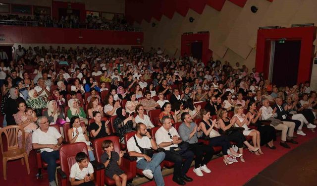 Osmangazi’de genç tiyatroculardan muhteşem sahne