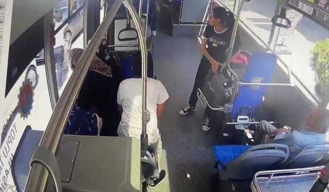Otobüs şoförü ile vatandaşın kavgası kamerada