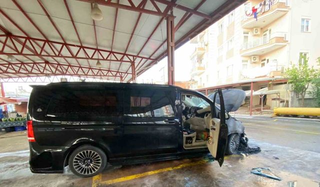 Park halindeki VIP araç yanarak kullanılamaz hale geldi