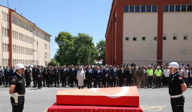 Polis memuru İsmail Erdem Aksoy için Ağrı’da cenaze töreni düzenlendi