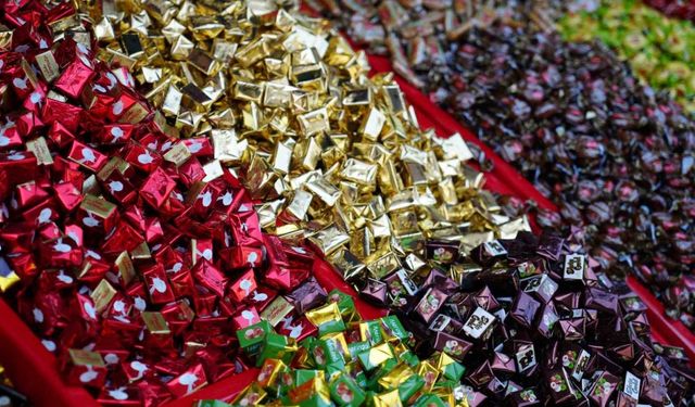Rengarenk bayram şekerleri Gaziantep’te tezgahları süslemeye başladı
