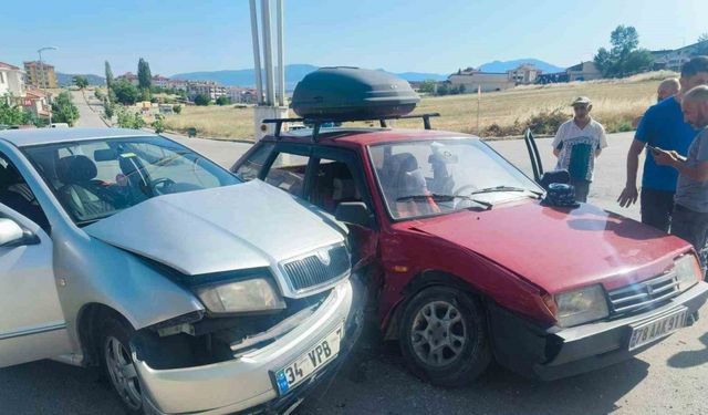 Safranbolu’da iki otomobil çarpıştı: 1 yaralı
