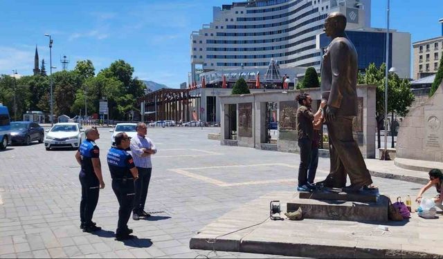 Saldırılan Atatürk heykeli onarıldı