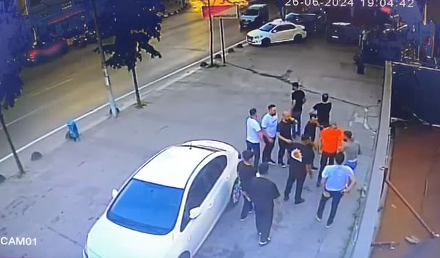 Sancaktepe’de silahlı saldırganlar oto yıkamacıyı darp etti, o anlar kamerada