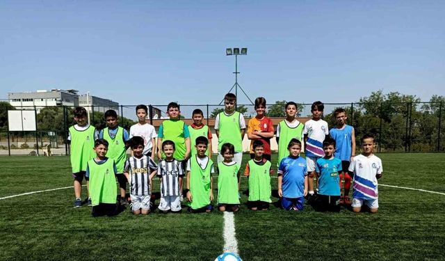 Şehzadeler Belediyesi yaz spor okulları kapsamında futbol kursu başladı