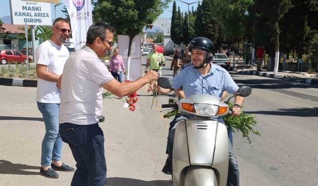 Şehzedeler Belediyesi kabristanda yüreklere dokundu