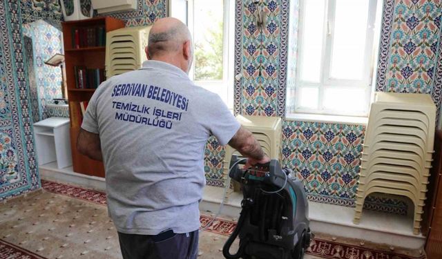 Serdivan’da Camilerde Bayram temizliği