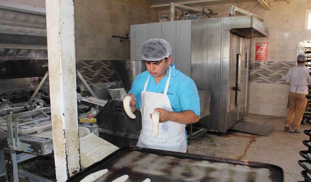 Siirt’te öğrenciler günde 6 bin ekmek üretiyor