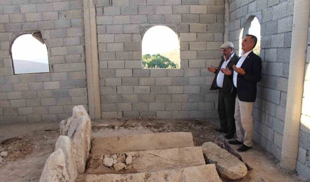 Siirt’te restore edilen türbenin içinden başka mezarlar ortaya çıktı