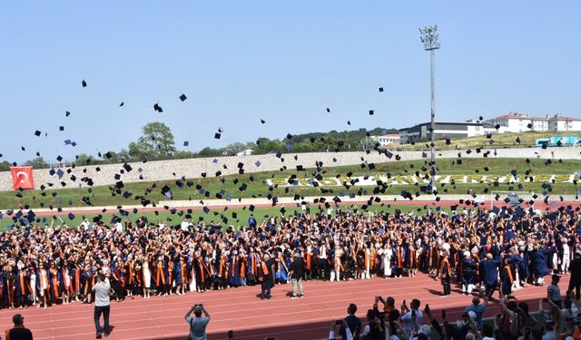 Sinop’ta binlerce öğrencinin mezuniyet sevinci