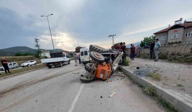 Sinop’ta traktör minibüsle çarpıştı: 1 ölü, 1 yaralı