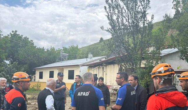 Sivas’ta heyelan sonrası 5 konut tahliye edildi