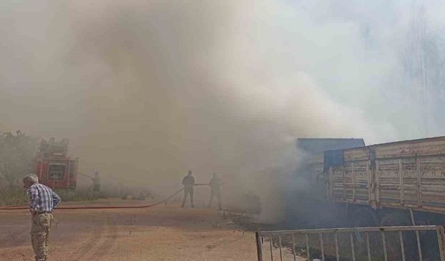Sivas’ta korkutan yangın: 2 kamyon, 4 konteyner zarar gördü