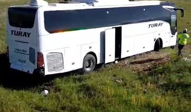 Sivas’ta yolcu otobüsü yoldan çıktı: 8 yaralı