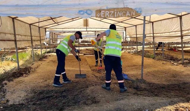 Sultanbeyli’ de kurban alanlarında temizlik süreci başladı