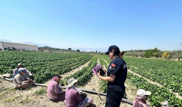 Tarım işçisi kadınlara KADES uygulaması yükletildi