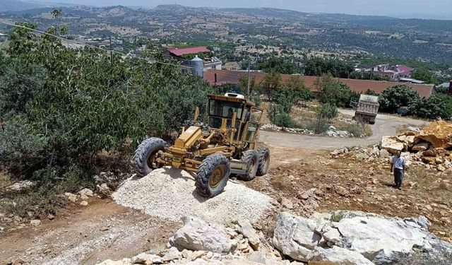 Tarsus’ta köy yolları yenileniyor