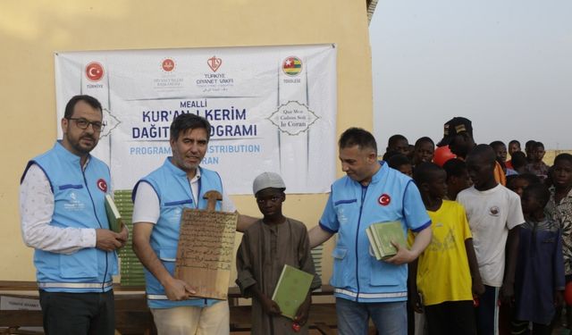 TDV ‘1 Kurban 1 Kur’an’ projesiyle 21 ülkede 80 bin Kur’an-ı Kerim hediye etti