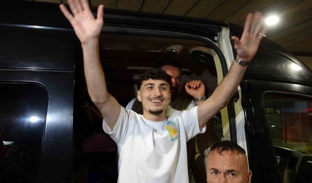 Trabzonspor’un yeni transferi Cihan Çanak, Trabzon’a geldi