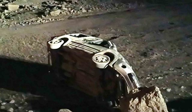 Tunceli’de araç şarampole yuvarlandı: 2 yaralı