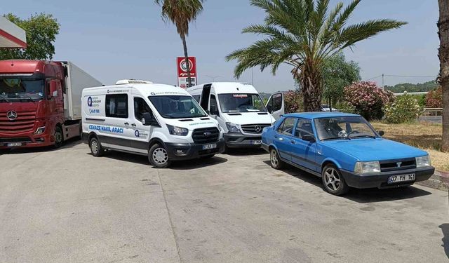 Tur minibüsü sürücüsü park ettiği araç içerisinde ölü bulundu