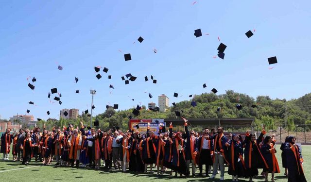 Türkeli MYO’da mezuniyet heyecanı