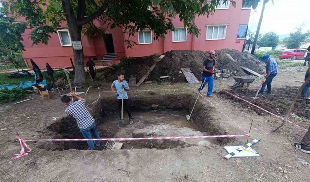 Türkeli’de yapılan kazıda tarihi mezarlar bulundu
