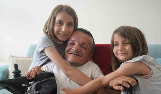 Türkiye’nin en kısa boylu bestecisinin akülü sandalye mutluluğu