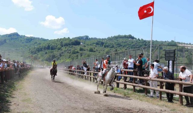 Ünye’de rahvan at yarışı heyecanı
