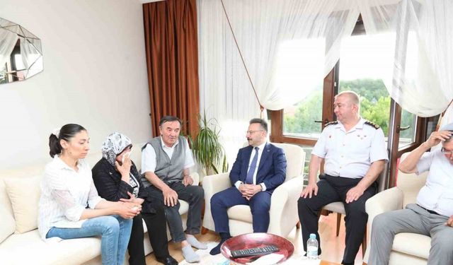 Vali Aksoy şehit ailesine başsağlığı ziyaretinde bulundu