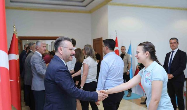 Vali Hüseyin Aksoy valilik personeli ile bayramlaştı