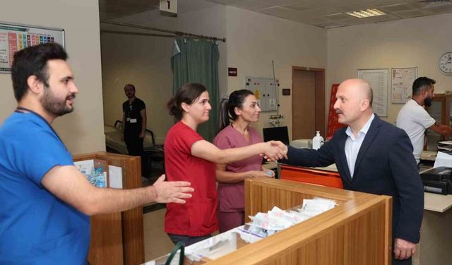 Vali Varol, hastane çalışanlarının bayramını kutladı