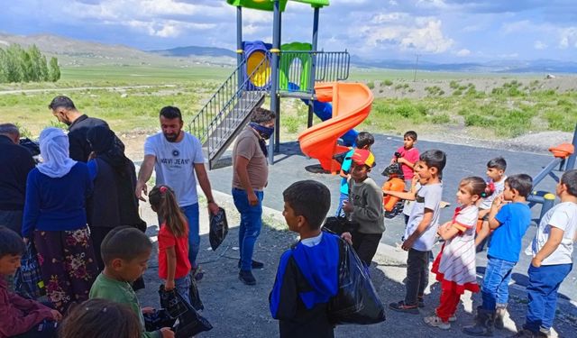 Van’da çocuklar bayram heyecanını erken yaşadı